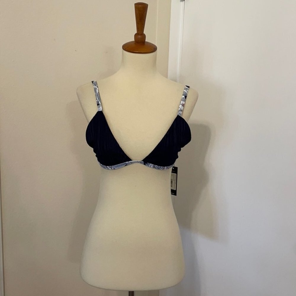 L Tavik Swim Top E01 5280